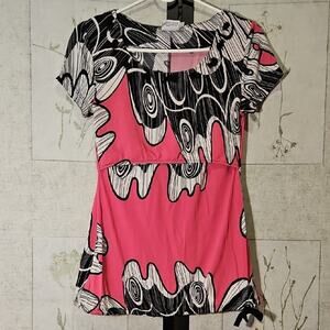 Bright Pink Fitted Graphic Blouse with Short Sleeves